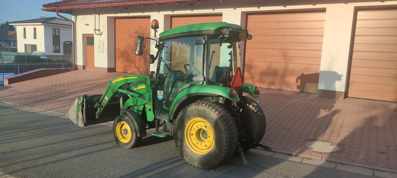 Traktor John Deere 2032 1