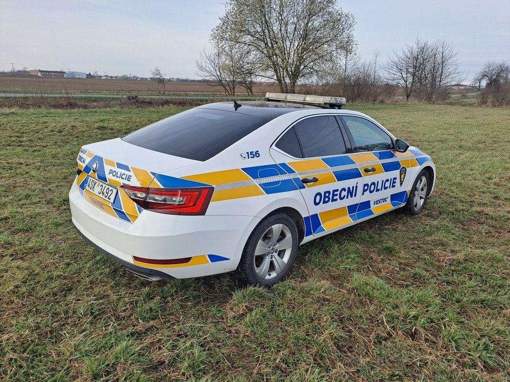Vozidlo obecní policie Škoda Superb 9